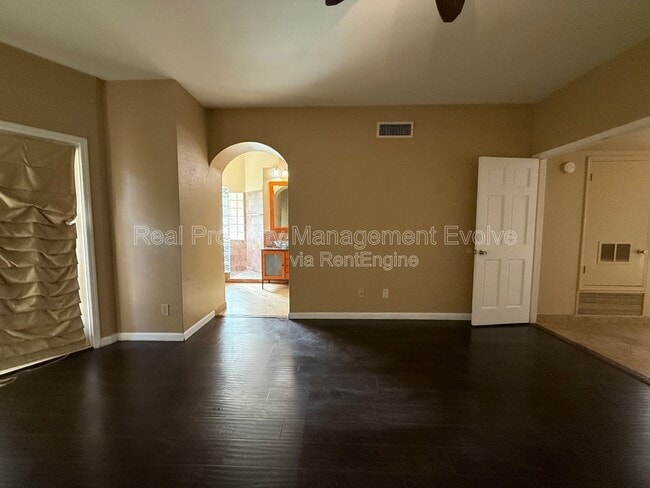 Building Photo - 11003 W Laurelwood Ln