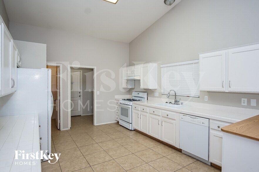 Building Photo - 5900 Kane Holly St