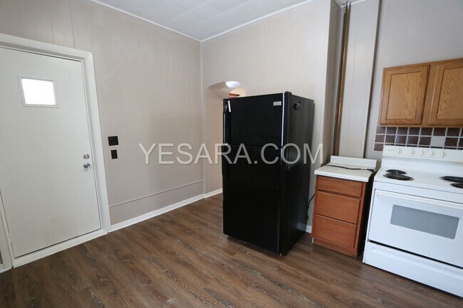 Building Photo - 502 1/2-502 1/2 S Leebrick St