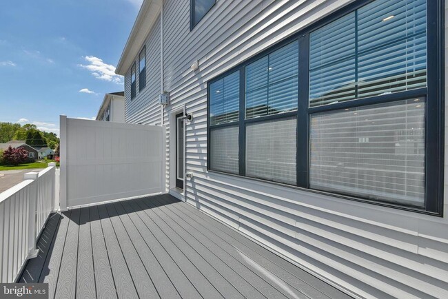 Building Photo - 328 Walnut St