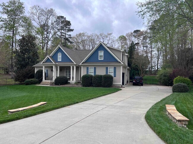 Building Photo - 3940 Grandbridge Dr