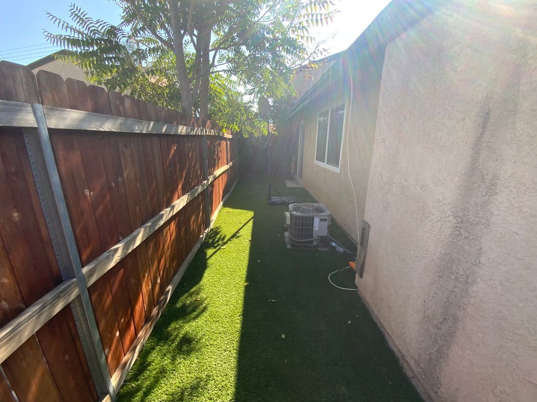 Building Photo - 610 Parkview Dr