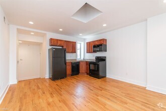 Building Photo - 3 br, 2 bath Triplex - 1701 JEFFERSON ST U...