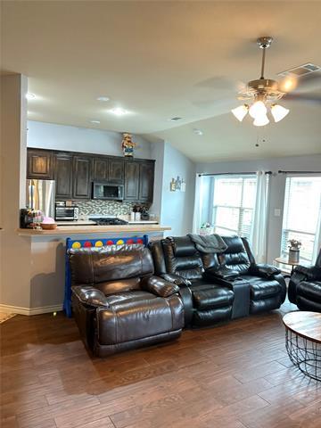 Building Photo - 221 Spring Hollow Dr