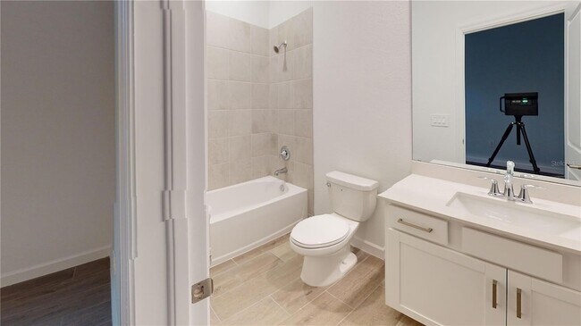 Building Photo - 7773 Lakes Edge Ln