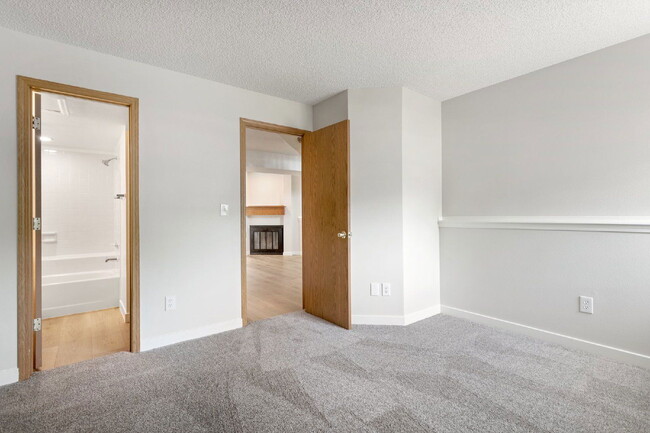 Building Photo - 4335 Conquista Dr