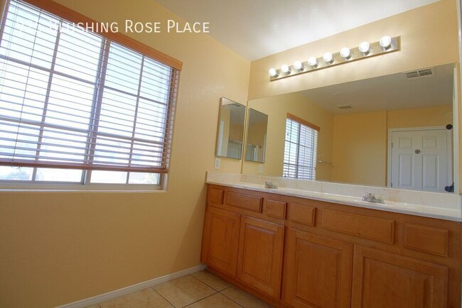 Building Photo - 925 Blushing Rose Pl