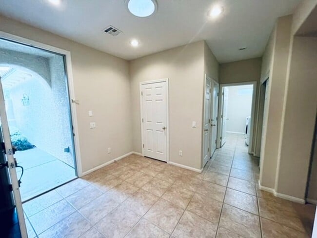 Building Photo - Newly Updated Single-Story in Southern Highlands