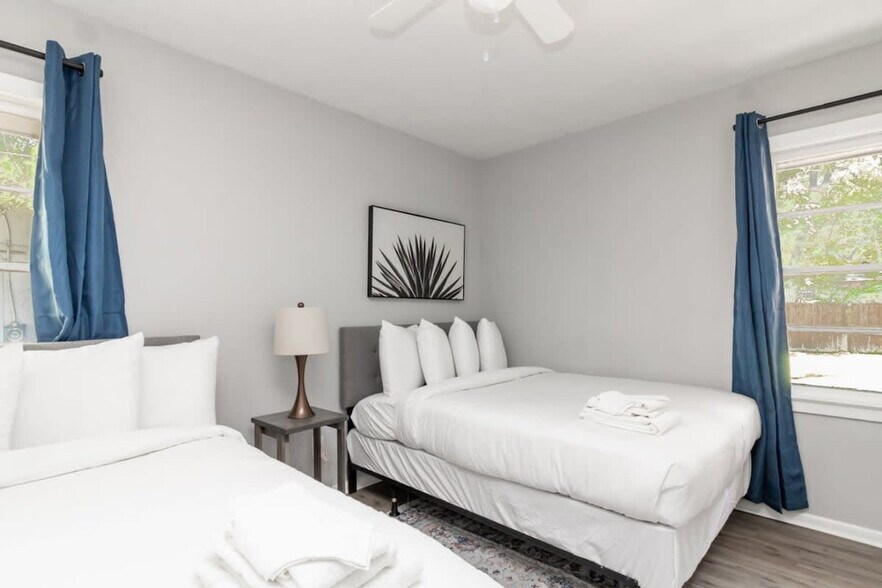 Building Photo - 5617 Ventura Dr