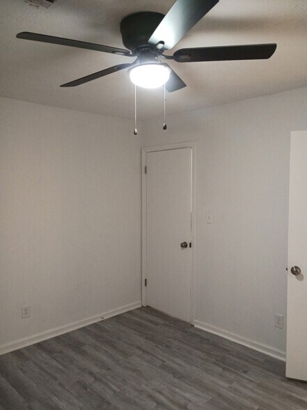 Building Photo - 14 Flint Dr