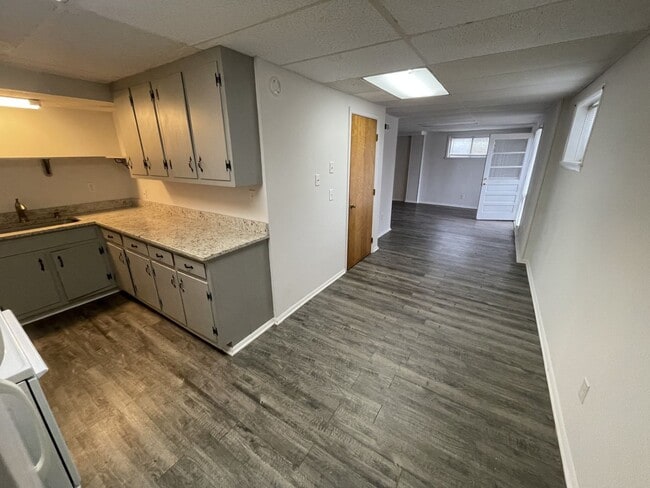 Building Photo - One bedroom one bathroom