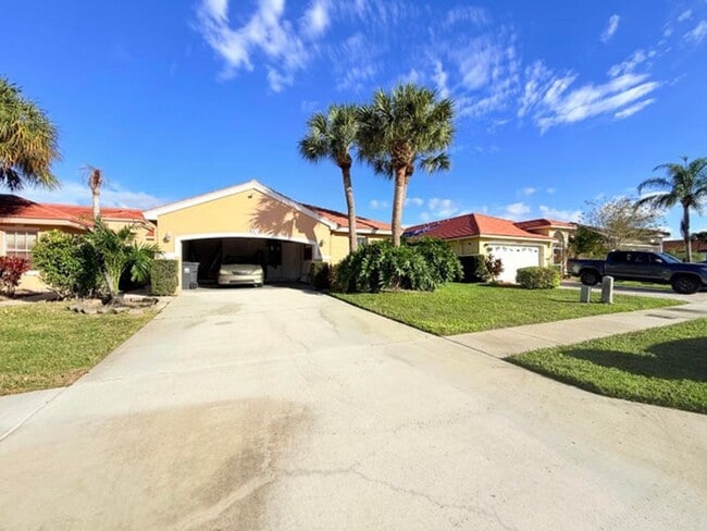 Building Photo - 2645 Country Golf Dr