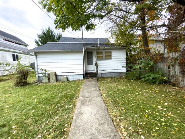 Building Photo - Fall into this cozy 3-Bedroom Home with a fenced in yard & detached garage!