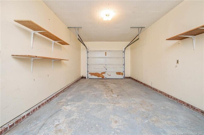 Building Photo - 6577 Green Meadow Ct
