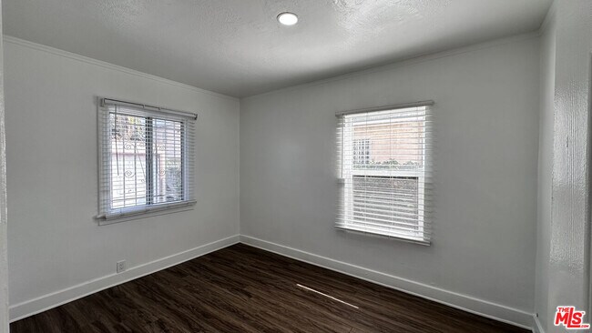 Building Photo - 1709 W 70th St