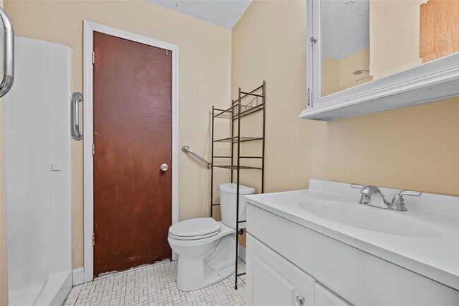 Building Photo - 37 St Georges Ave
