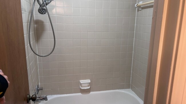 Building Photo - 2 Bedroom/2 Bathroom Duplex