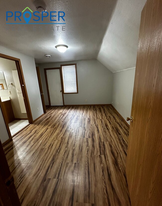 Building Photo - 709 Niagara St