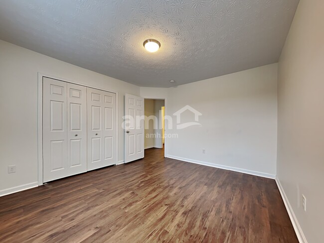 Building Photo - 156 Haverstraw Pl