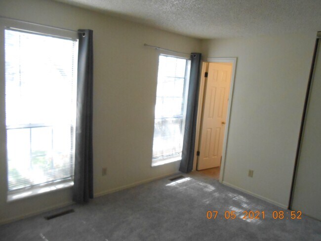 Building Photo - 418 Chukar Ct