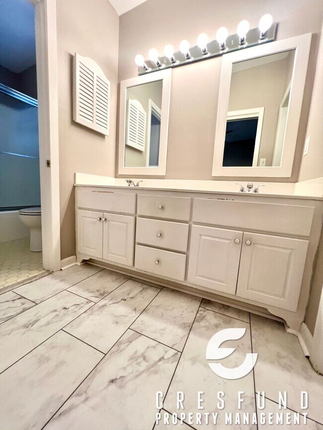 Building Photo - ? Modern 3 Bedroom / 2 Bath Home – A Cook’s Dream Kitchen & Perfect Outdoor Oasis! ?