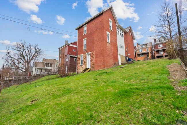 Building Photo - 204 Jucunda St
