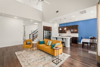 Building Photo - 15647 Roscobie Park Dr
