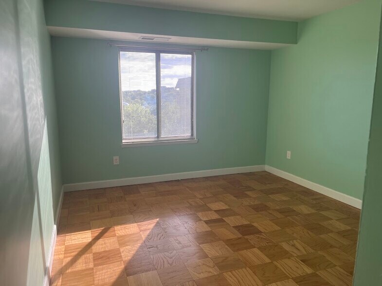 Secondary Bedroom - 3101 S Manchester St