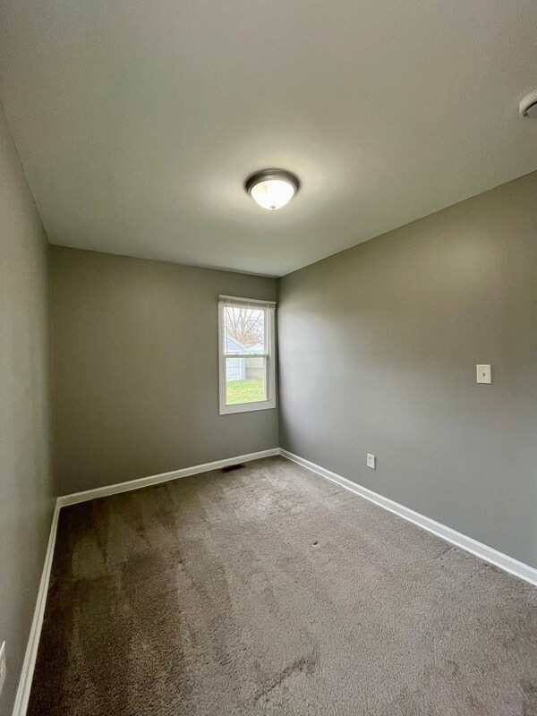 Building Photo - 6565 Burr St