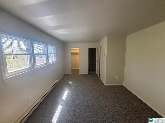 Building Photo - 5 Stonewood Pl