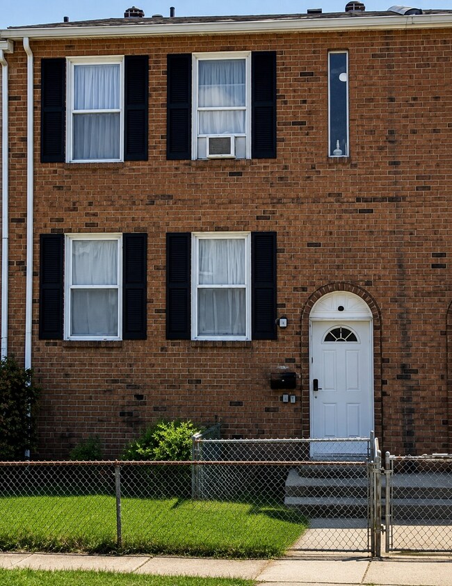 Building Photo - 2710 Dothan Plz