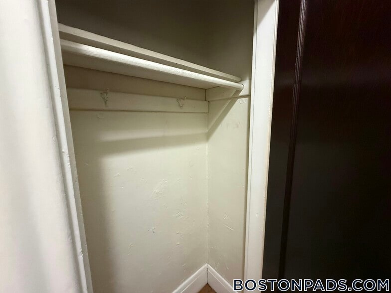 Building Photo - 349 Pleasant St