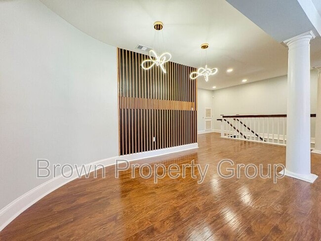 Building Photo - 123 Anderson St