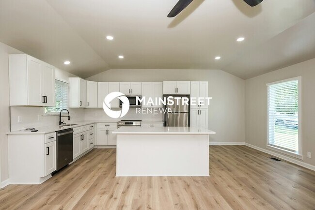 Building Photo - 4 Bedroom Pet-Friendly Home in OLD HICKORY, TN with Main Street Renewal
