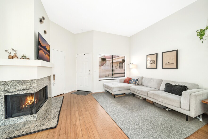 Building Photo - 61 Pearl