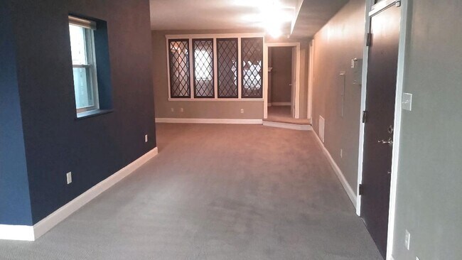 extra large living/dining area - 902 Western Ave