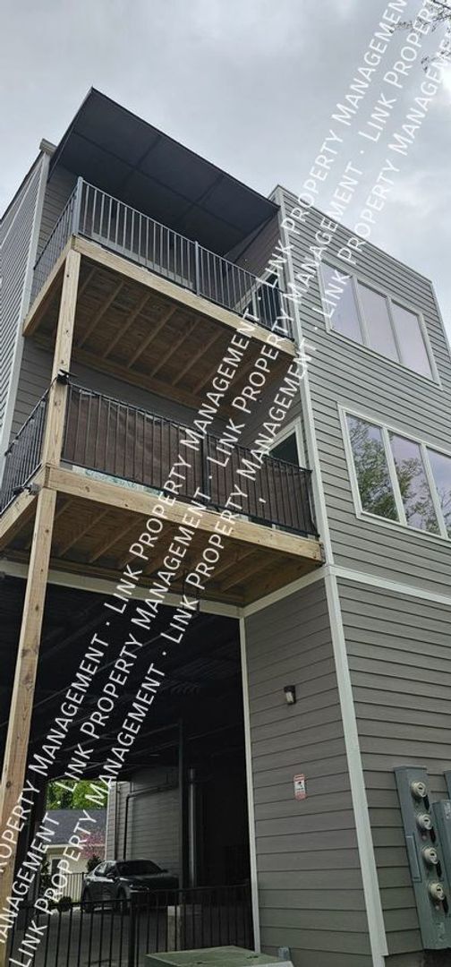 Building Photo - 1445 Fagan St