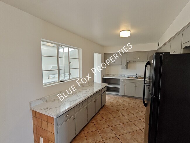 Building Photo - 3857 E Edison Pl