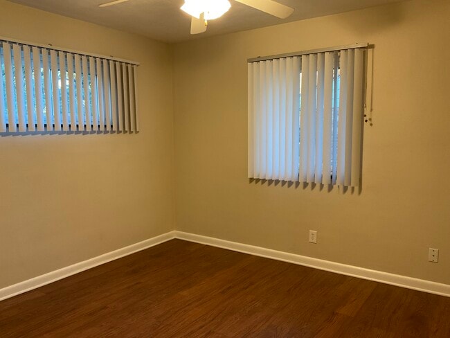 Building Photo - 634 Wiltshire Blvd