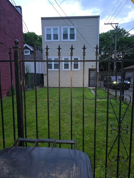 Building Photo - 5519 S Throop St