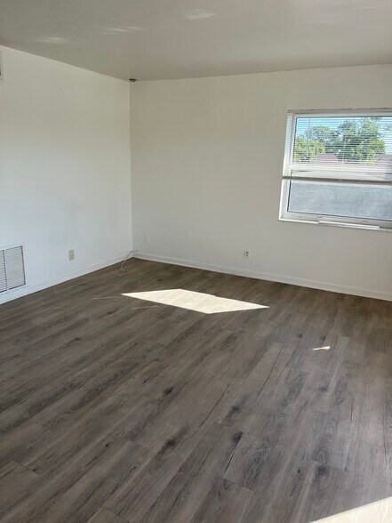 Building Photo - 275 SW 15th St