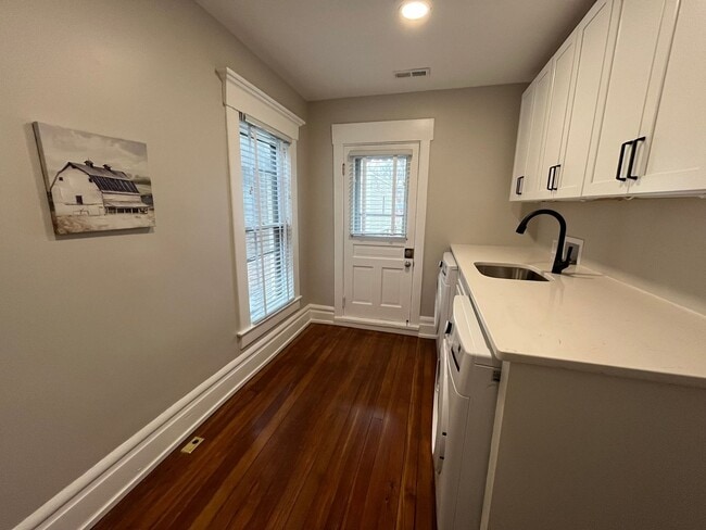 Building Photo - Dennison Ave 866-868 CR