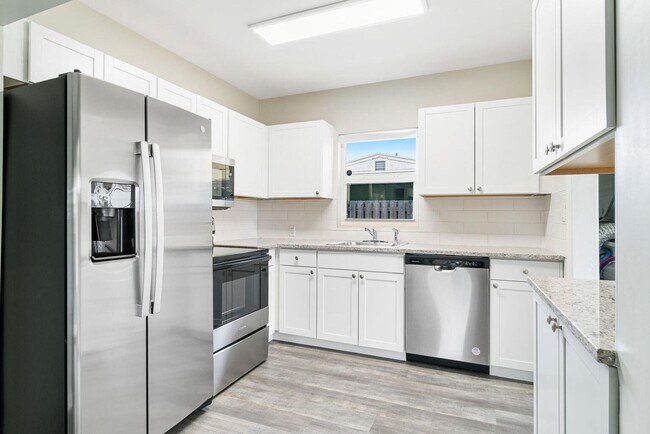 Building Photo - 1205 Longwood St