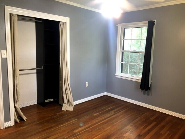 Building Photo - Branch