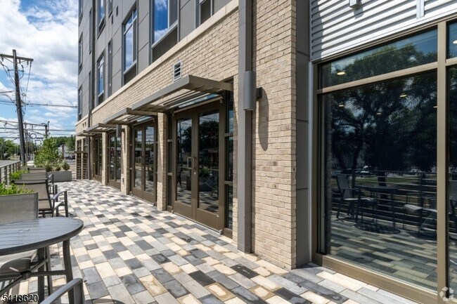 Building Photo - 1181 Morris Ave