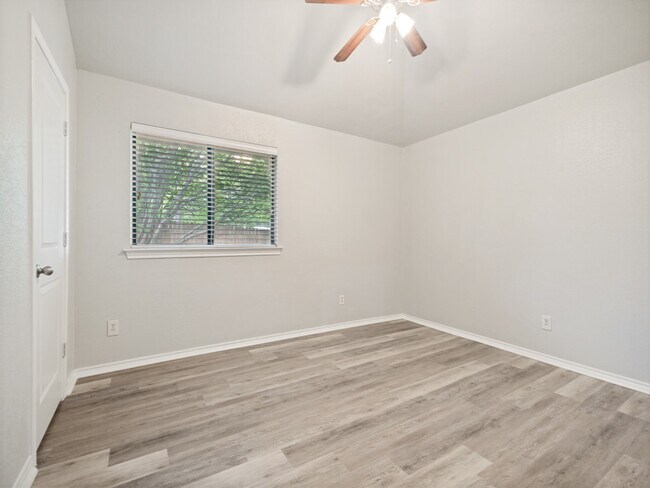 Building Photo - 627 Stonecrest Rd