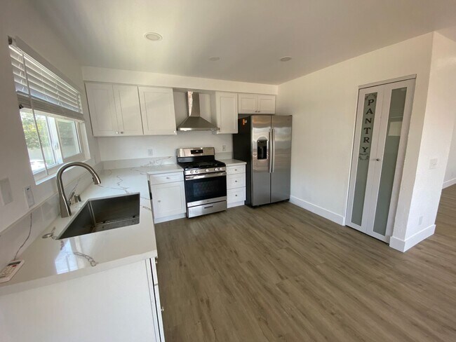 Building Photo - 4410 Highland Ave