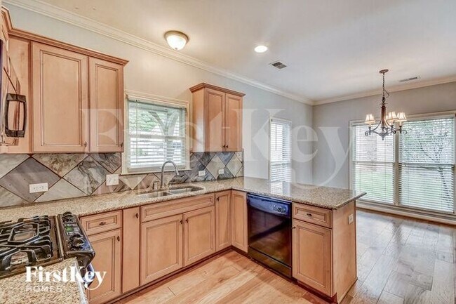 Building Photo - 3611 Courtyard Ln