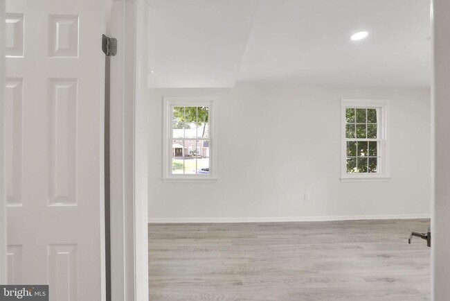 Building Photo - 8815 Tuckerman Ln