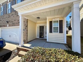 Building Photo - Modern living in the heart of Greenbrier - 4 BR home with open layout